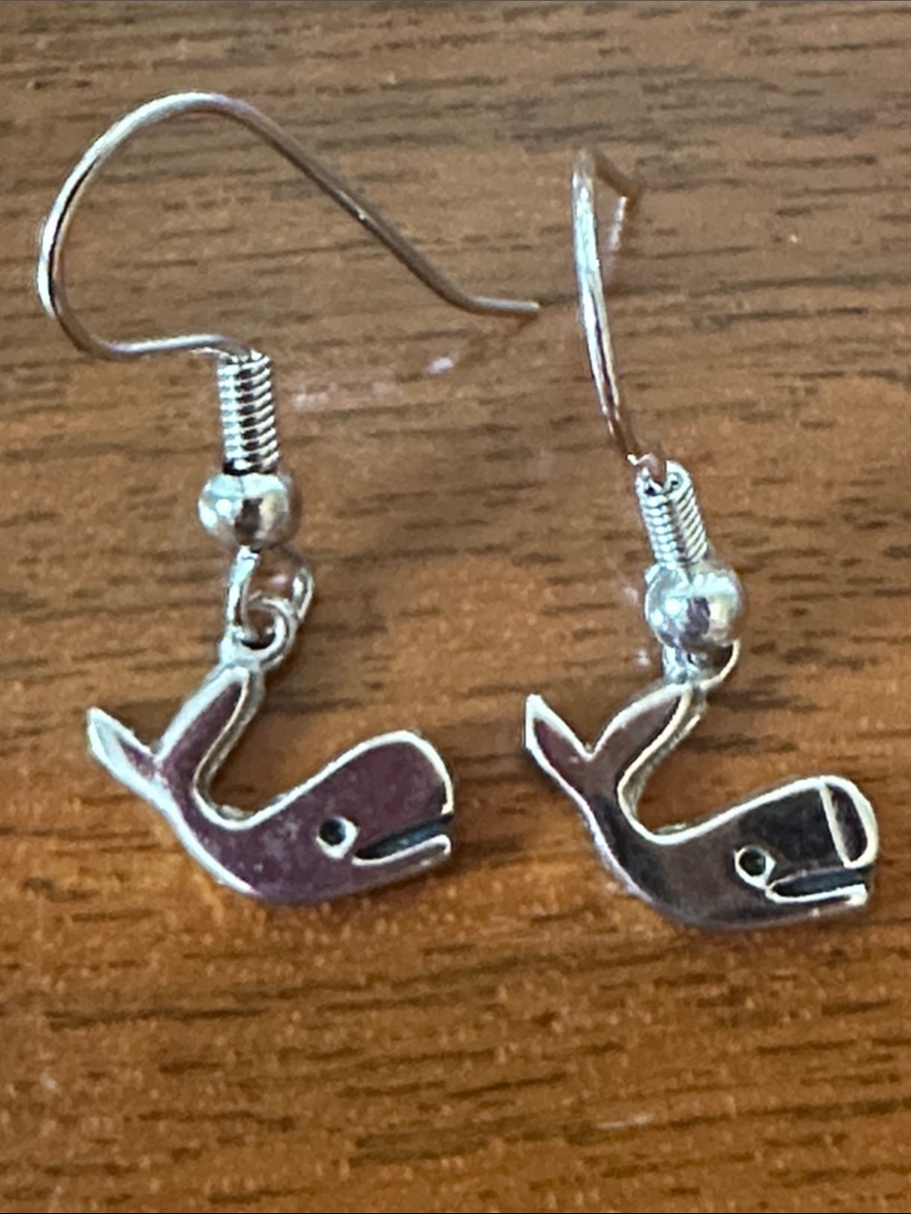 Vintage 70s Tiny Silver Tone Whale Charm Drop Earrings‎